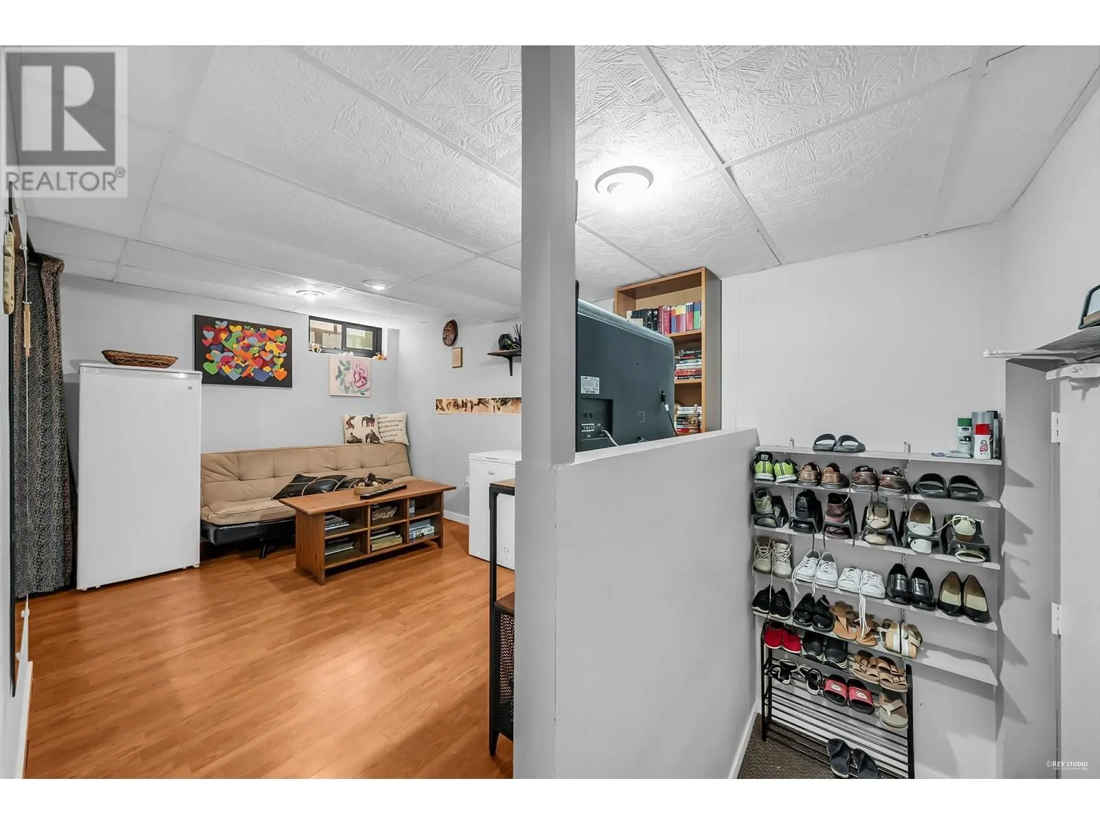 16 225 W 14TH STREET