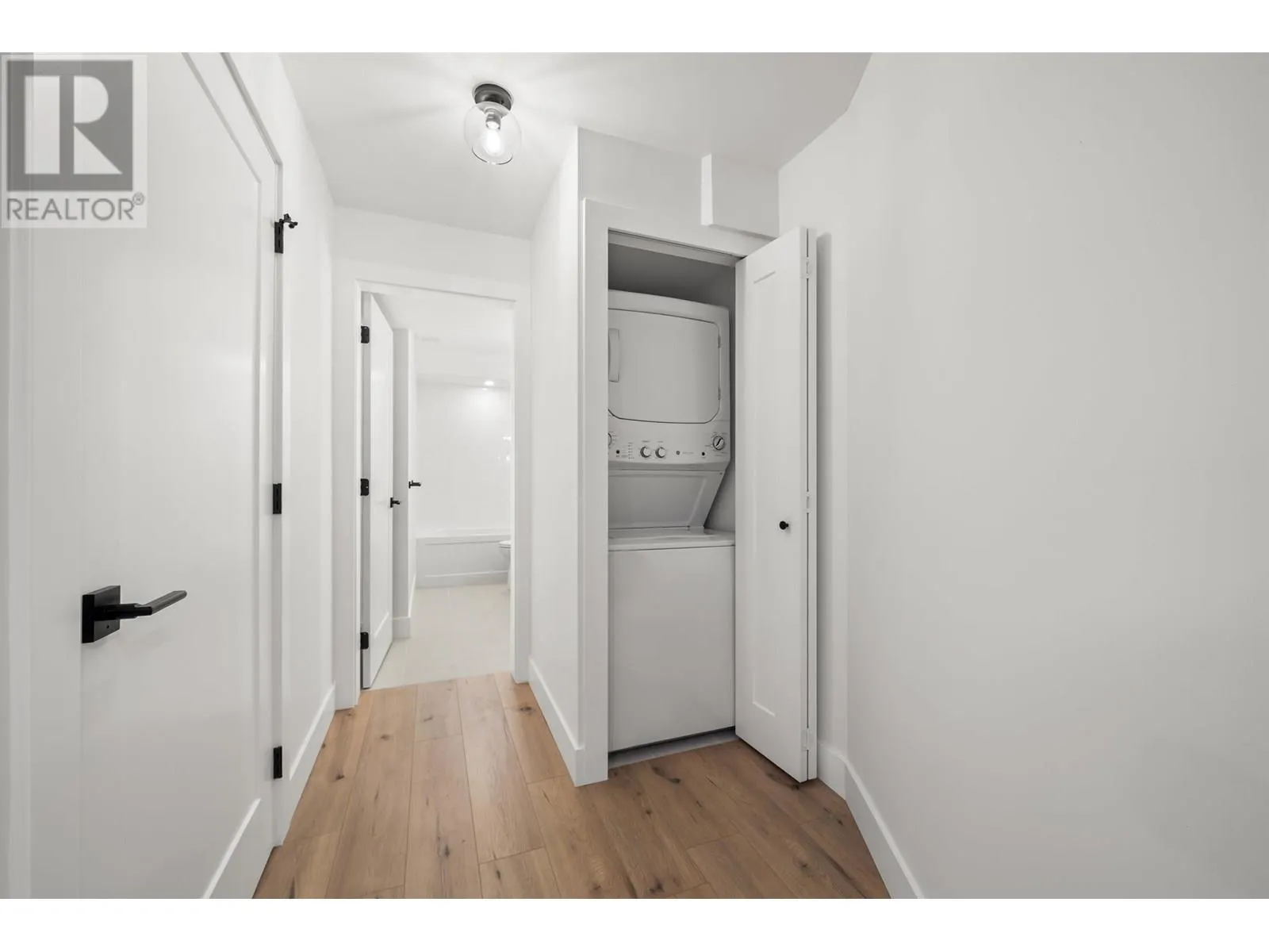 1 CEDARWOOD COURT