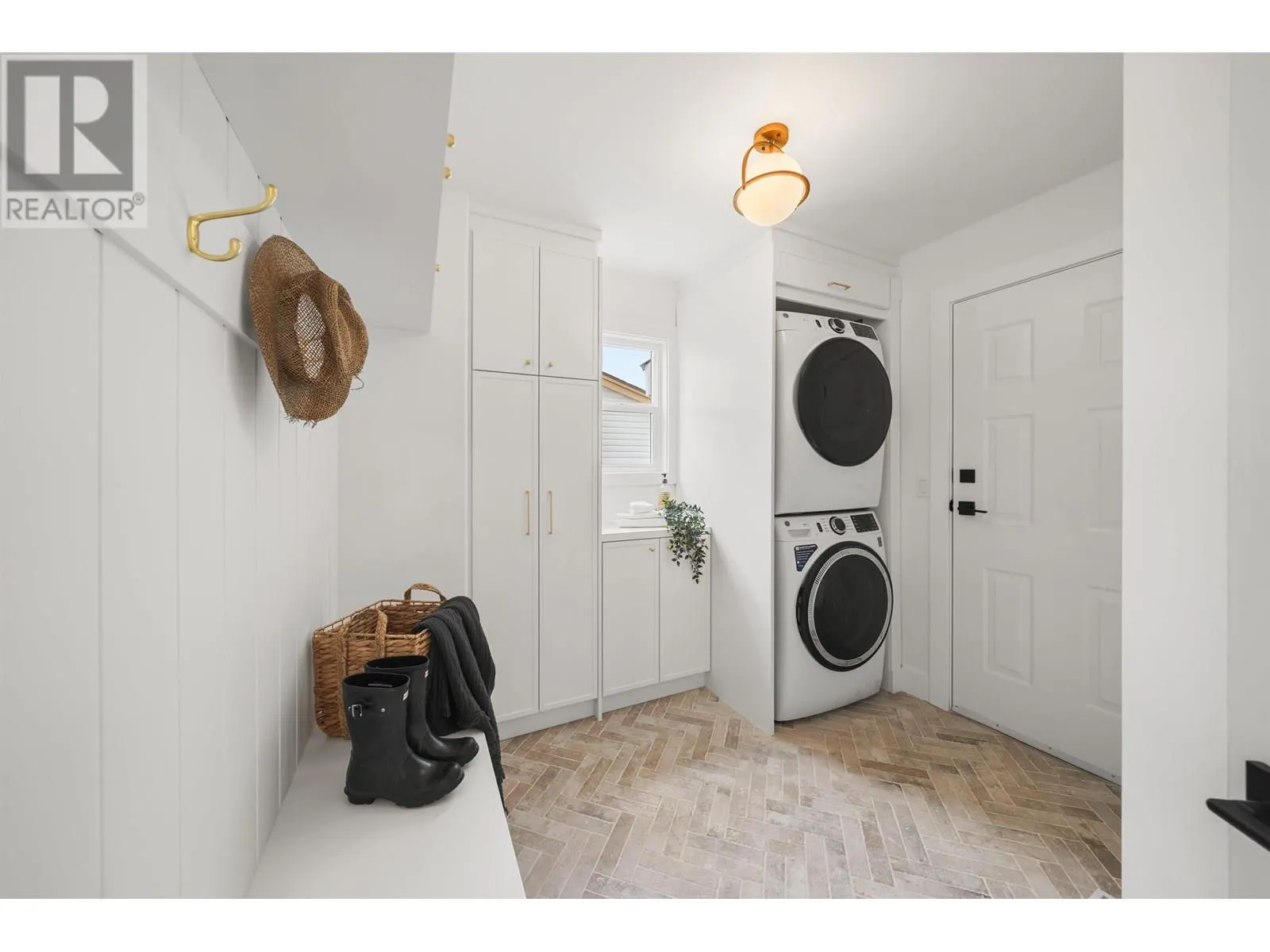 1 CEDARWOOD COURT