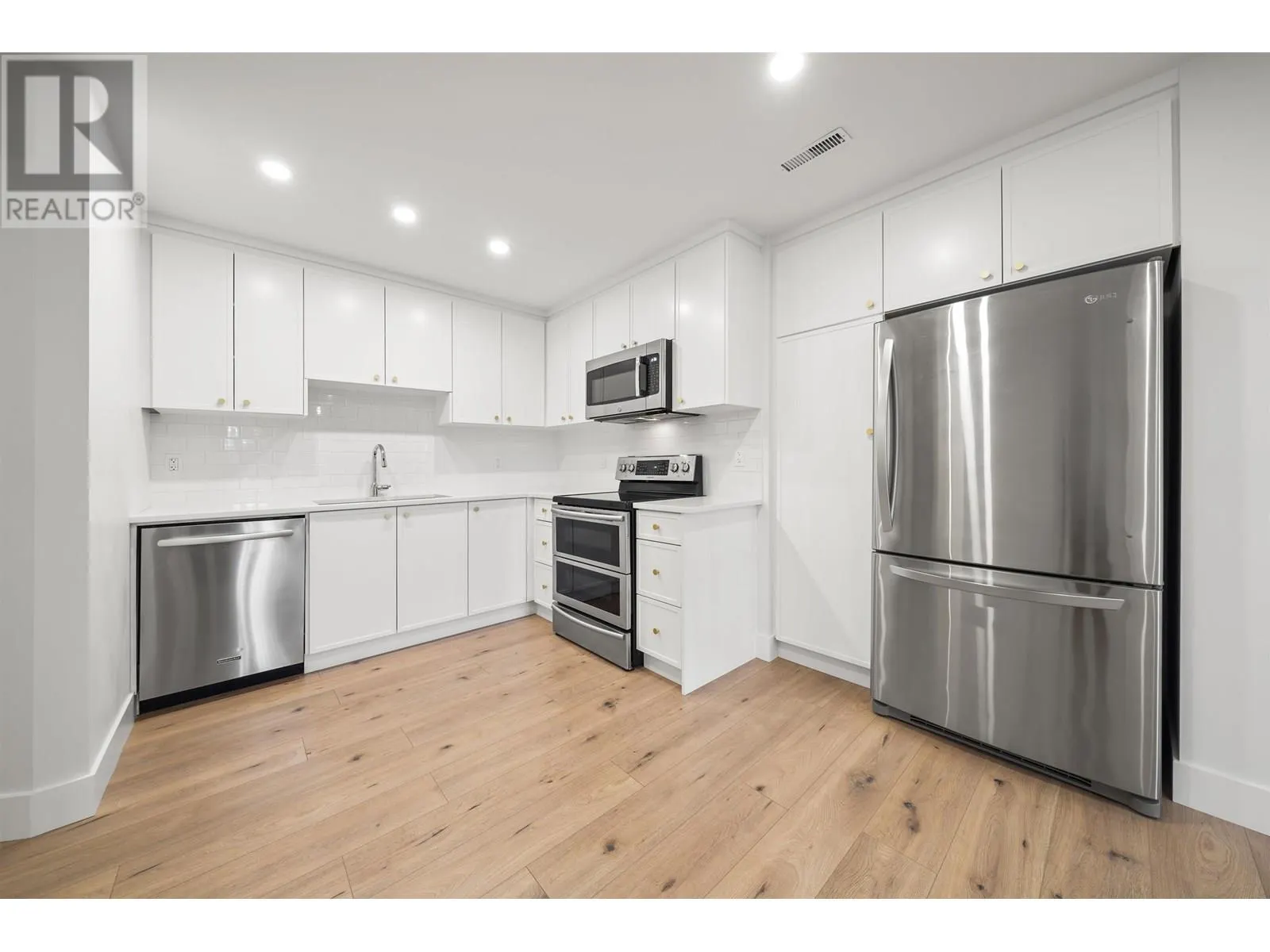 1 CEDARWOOD COURT