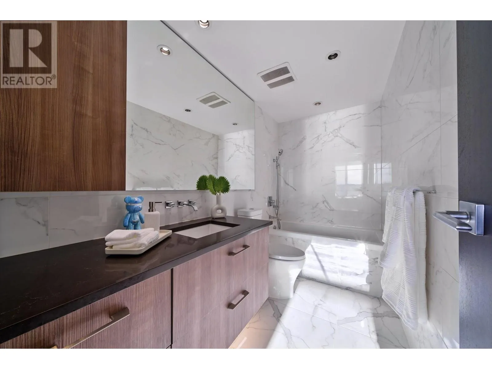 1501 210 SALTER STREET