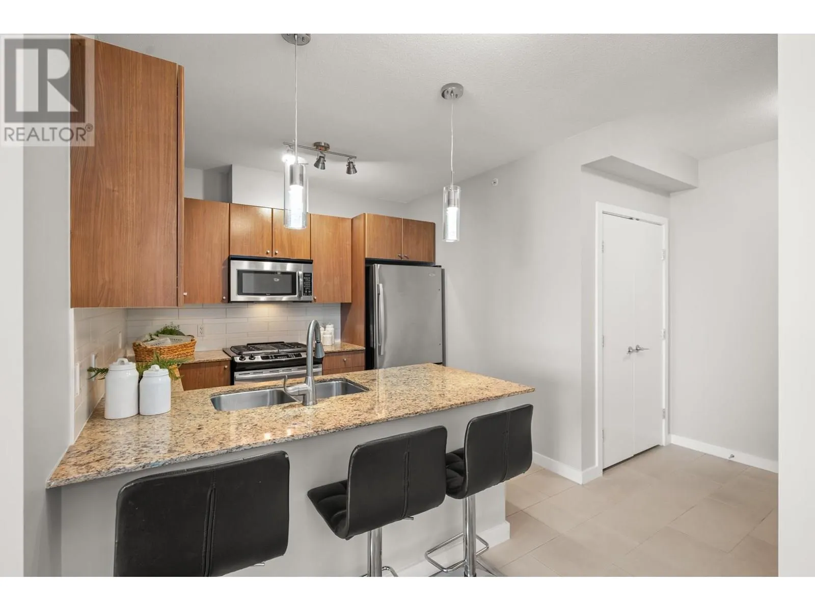 2103 280 ROSS DRIVE