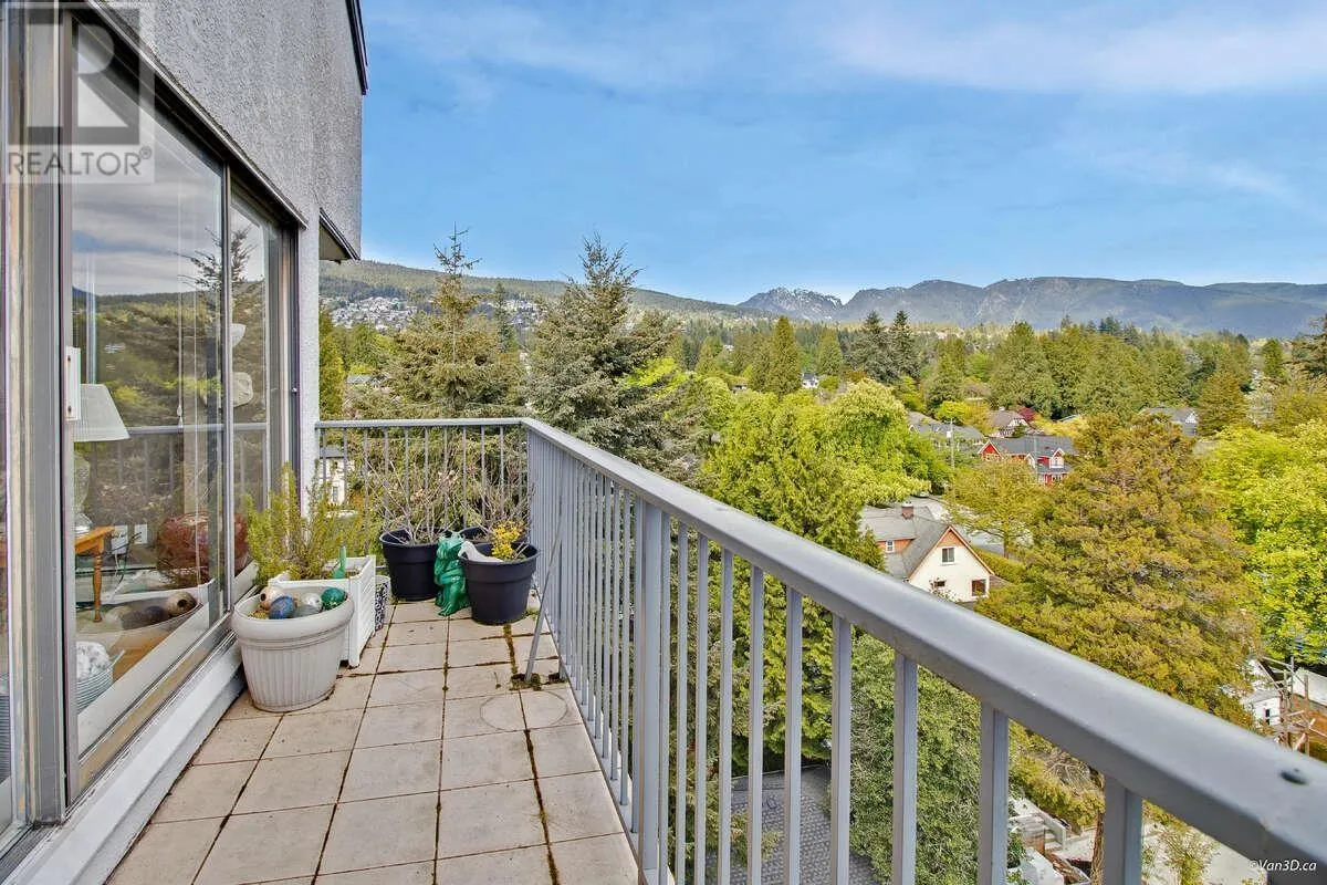 903 1745 ESQUIMALT AVENUE