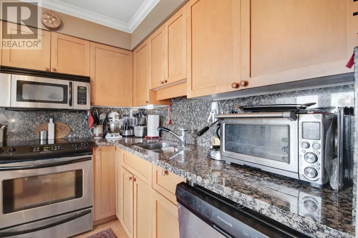 903 1745 ESQUIMALT AVENUE
