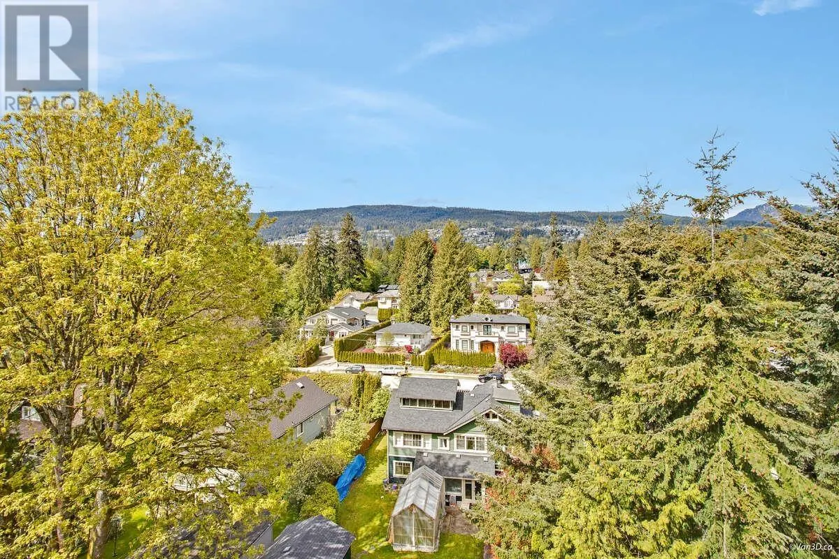 903 1745 ESQUIMALT AVENUE