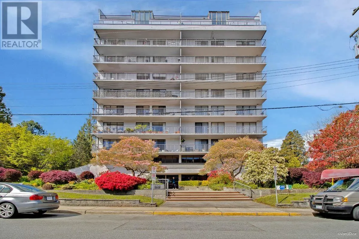903 1745 ESQUIMALT AVENUE