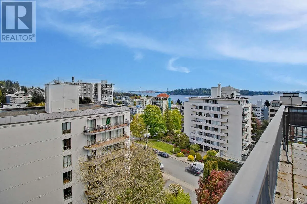 903 1745 ESQUIMALT AVENUE