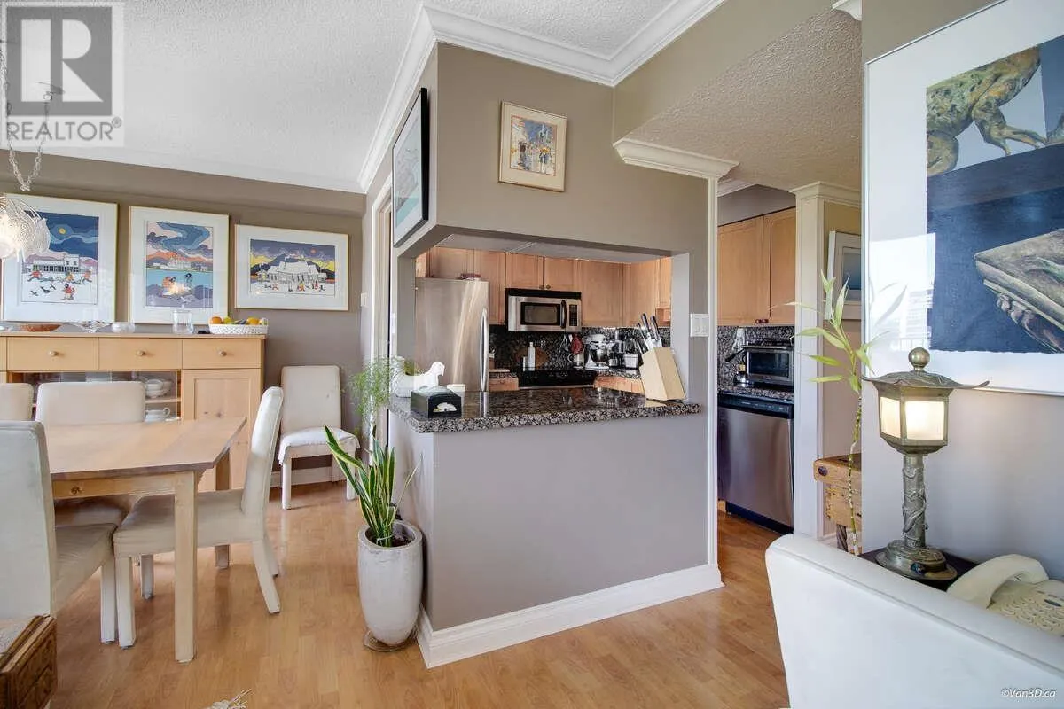 903 1745 ESQUIMALT AVENUE