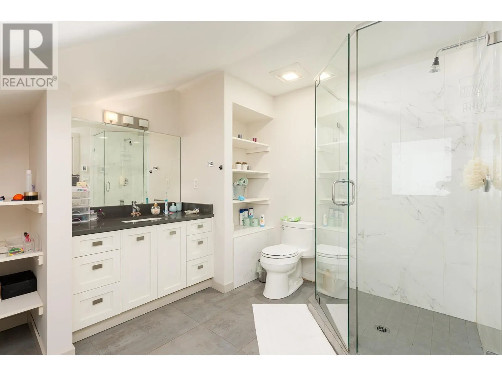 2771 BELLEVUE AVENUE