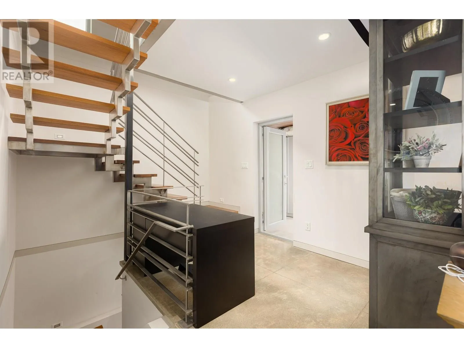 2771 BELLEVUE AVENUE