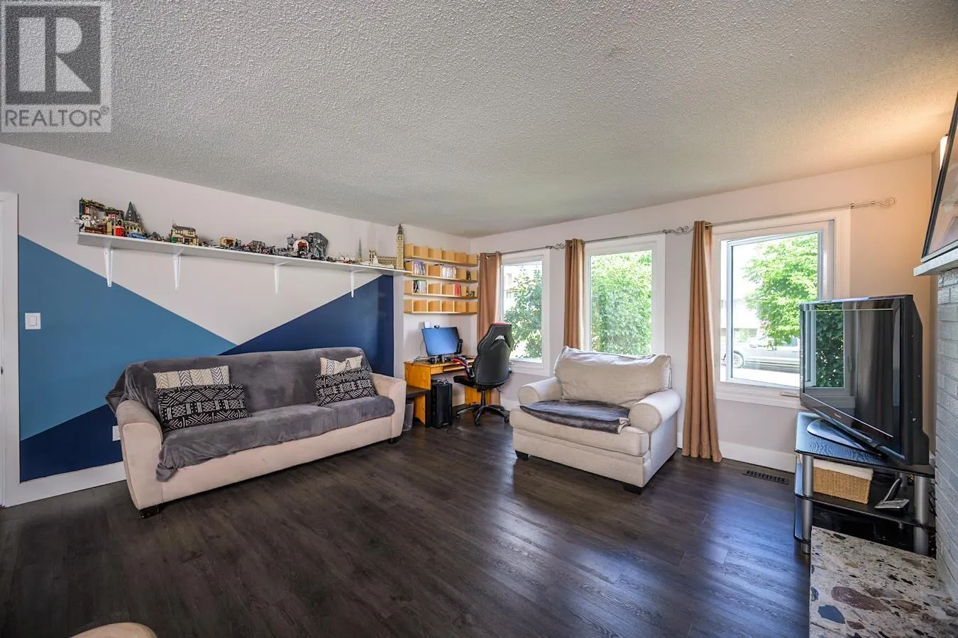 459 CLAXTON CRESCENT