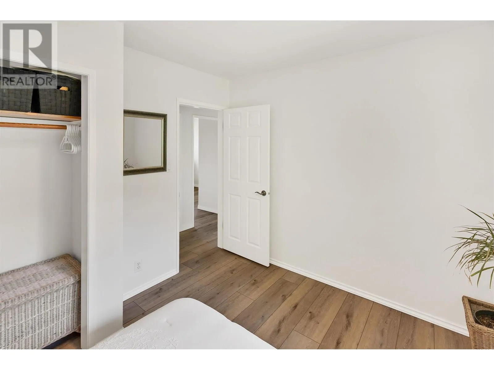 3321 VIEWMOUNT DRIVE