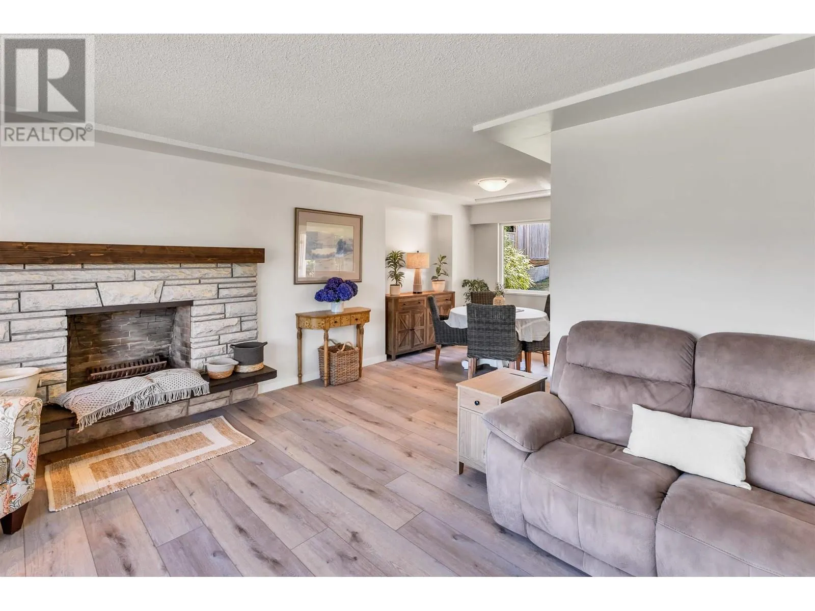 3321 VIEWMOUNT DRIVE