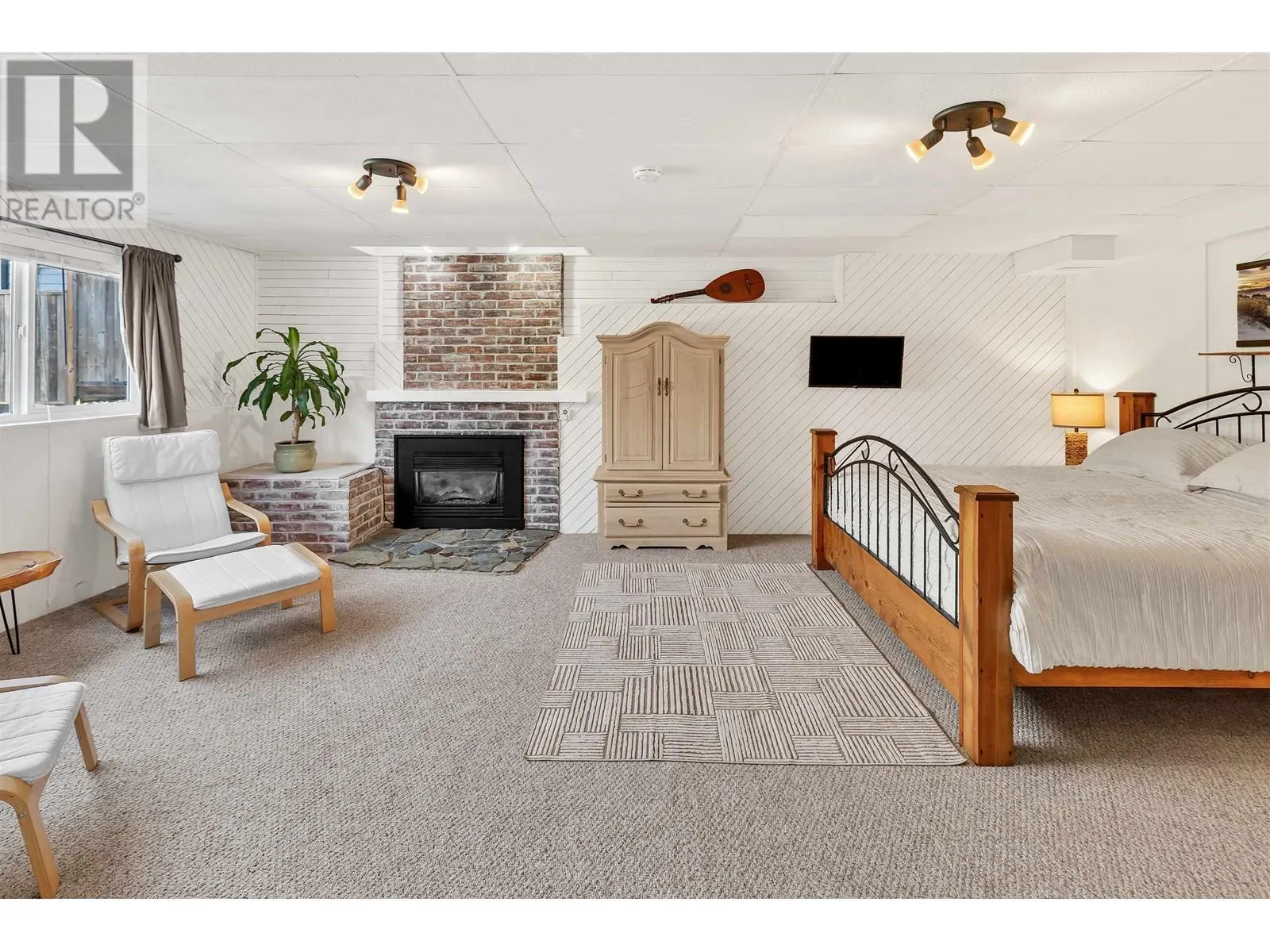 3321 VIEWMOUNT DRIVE