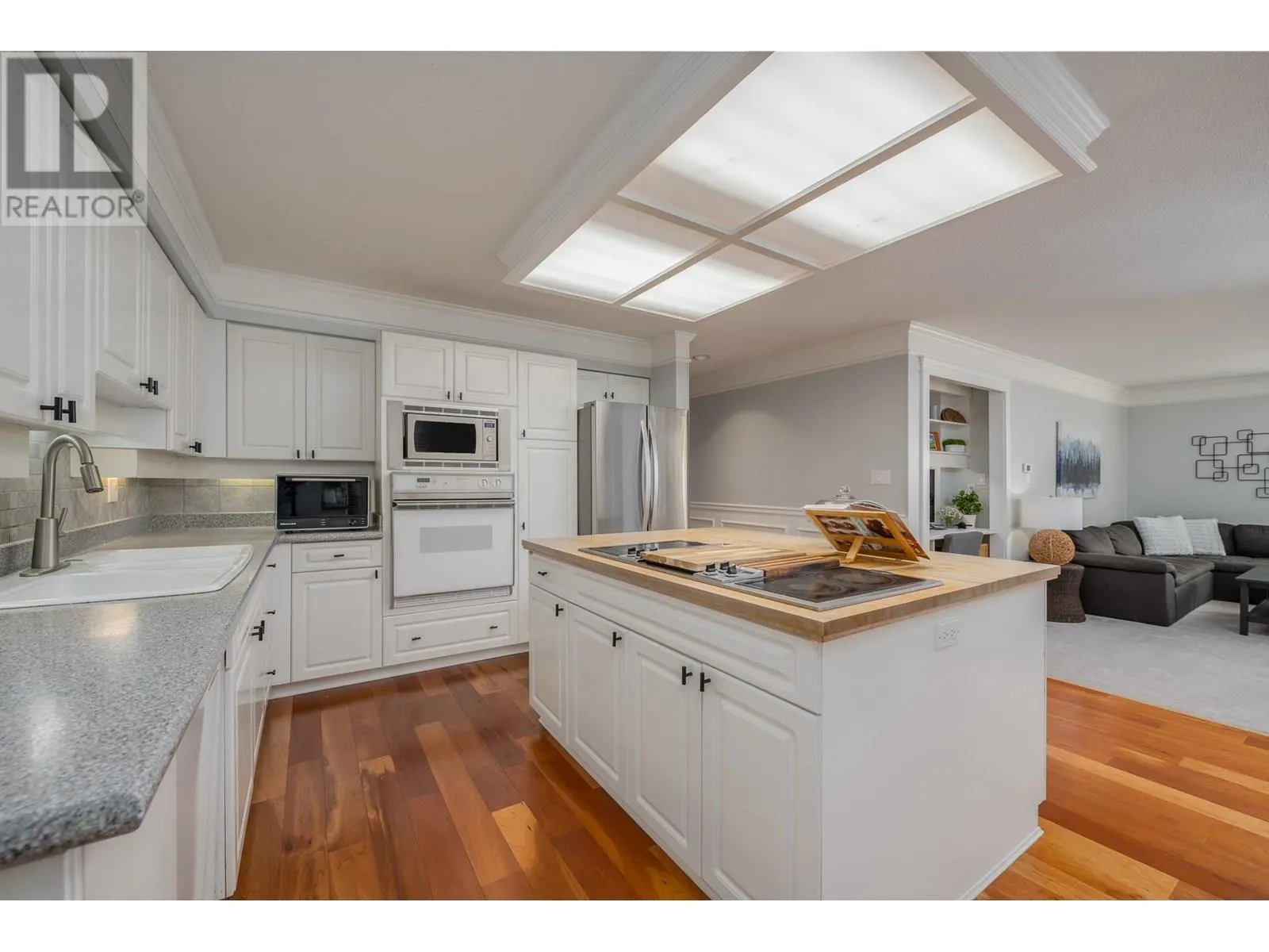 45 PARKGROVE CRESCENT