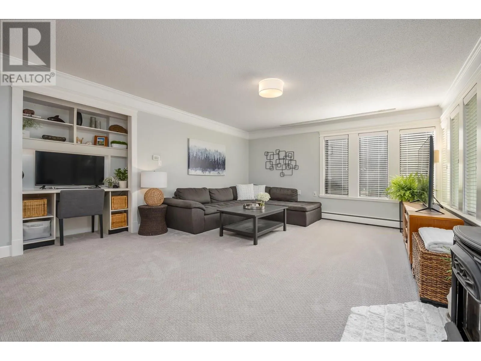 45 PARKGROVE CRESCENT