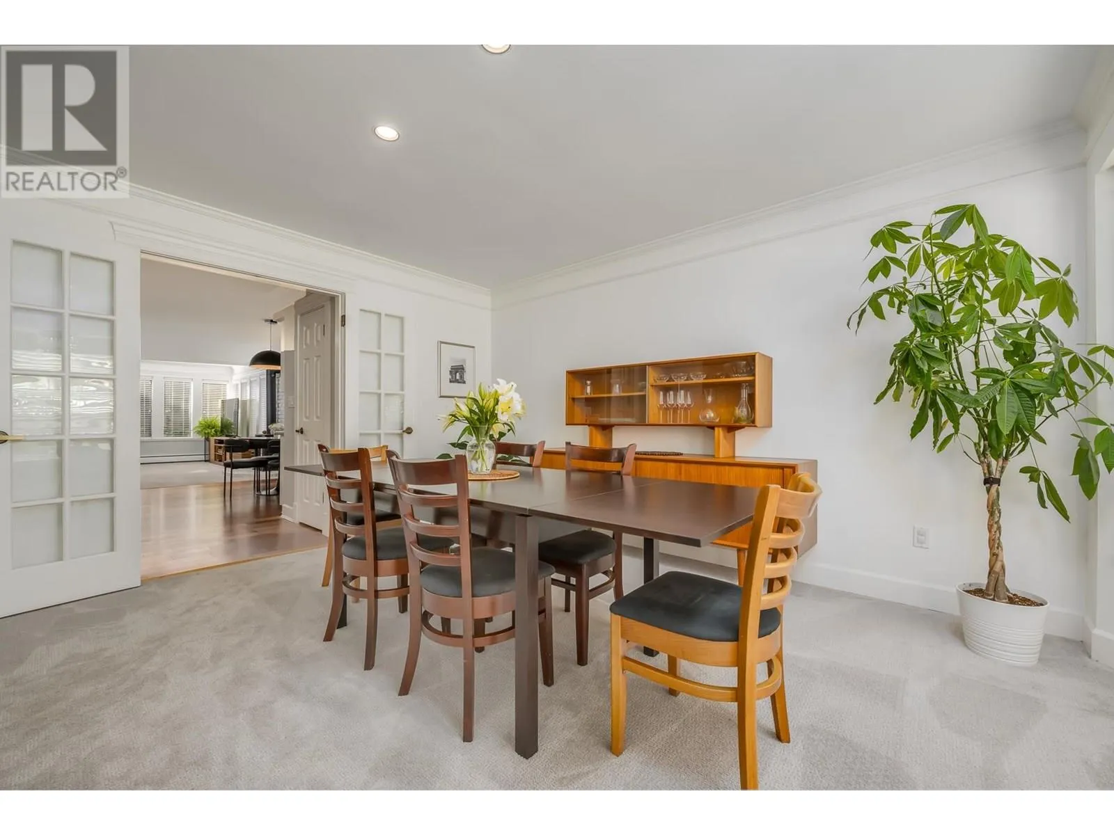 45 PARKGROVE CRESCENT