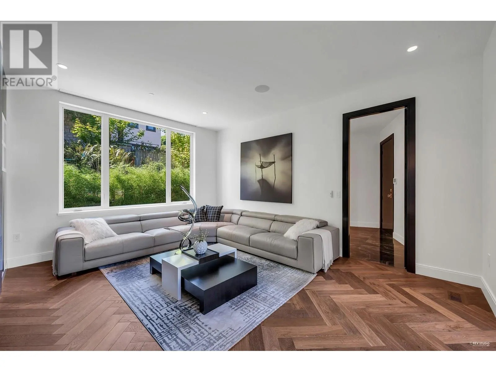 2121 UNION COURT