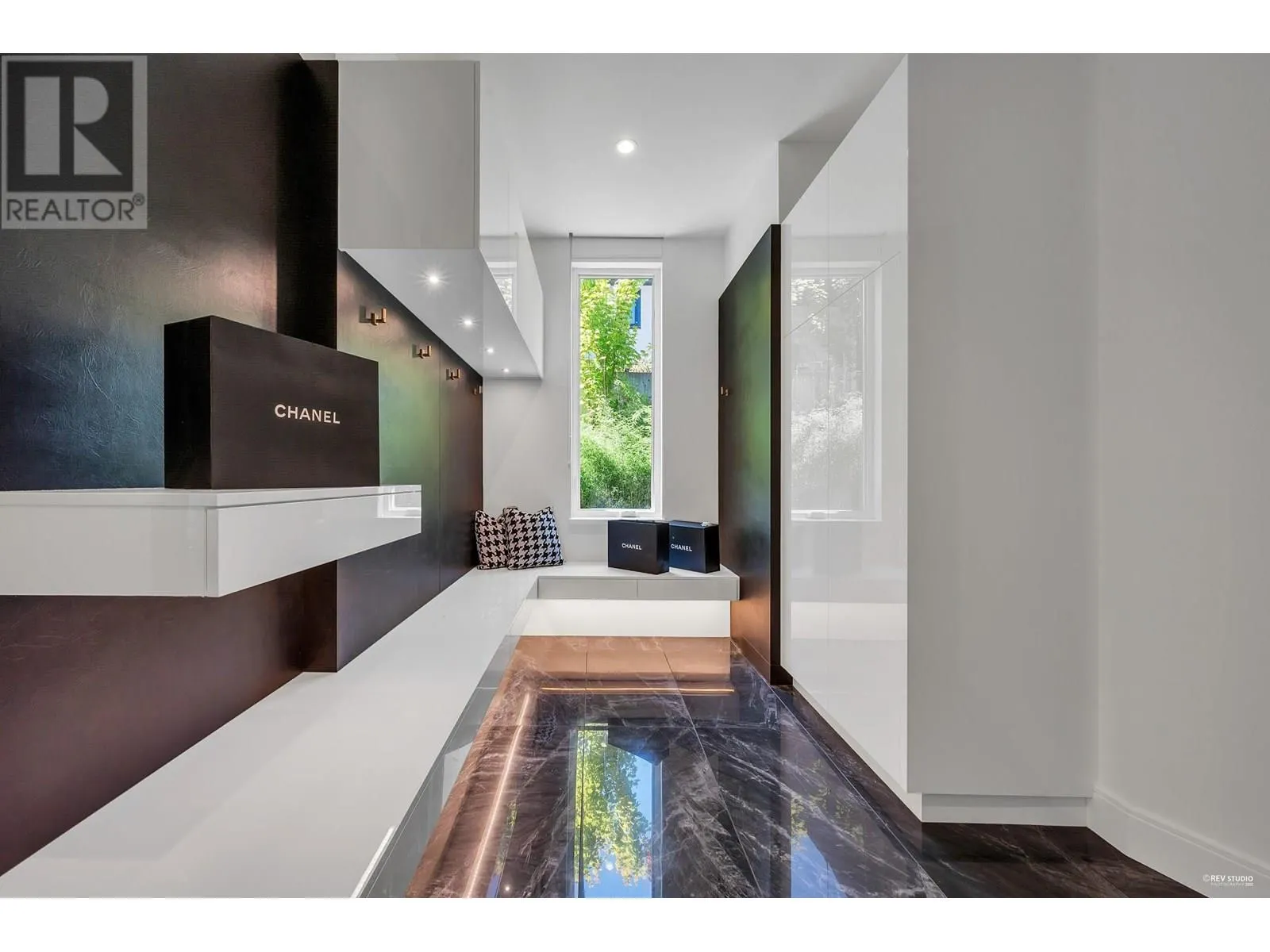 2121 UNION COURT