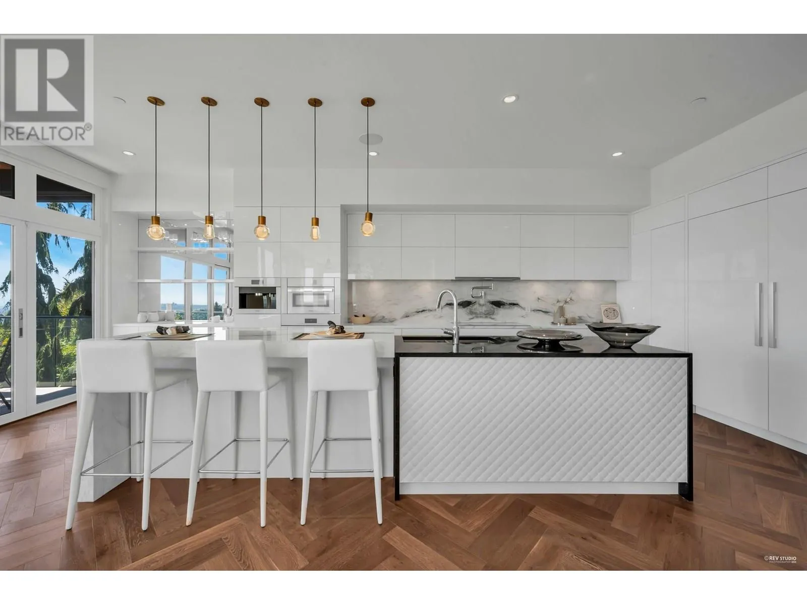 2121 UNION COURT
