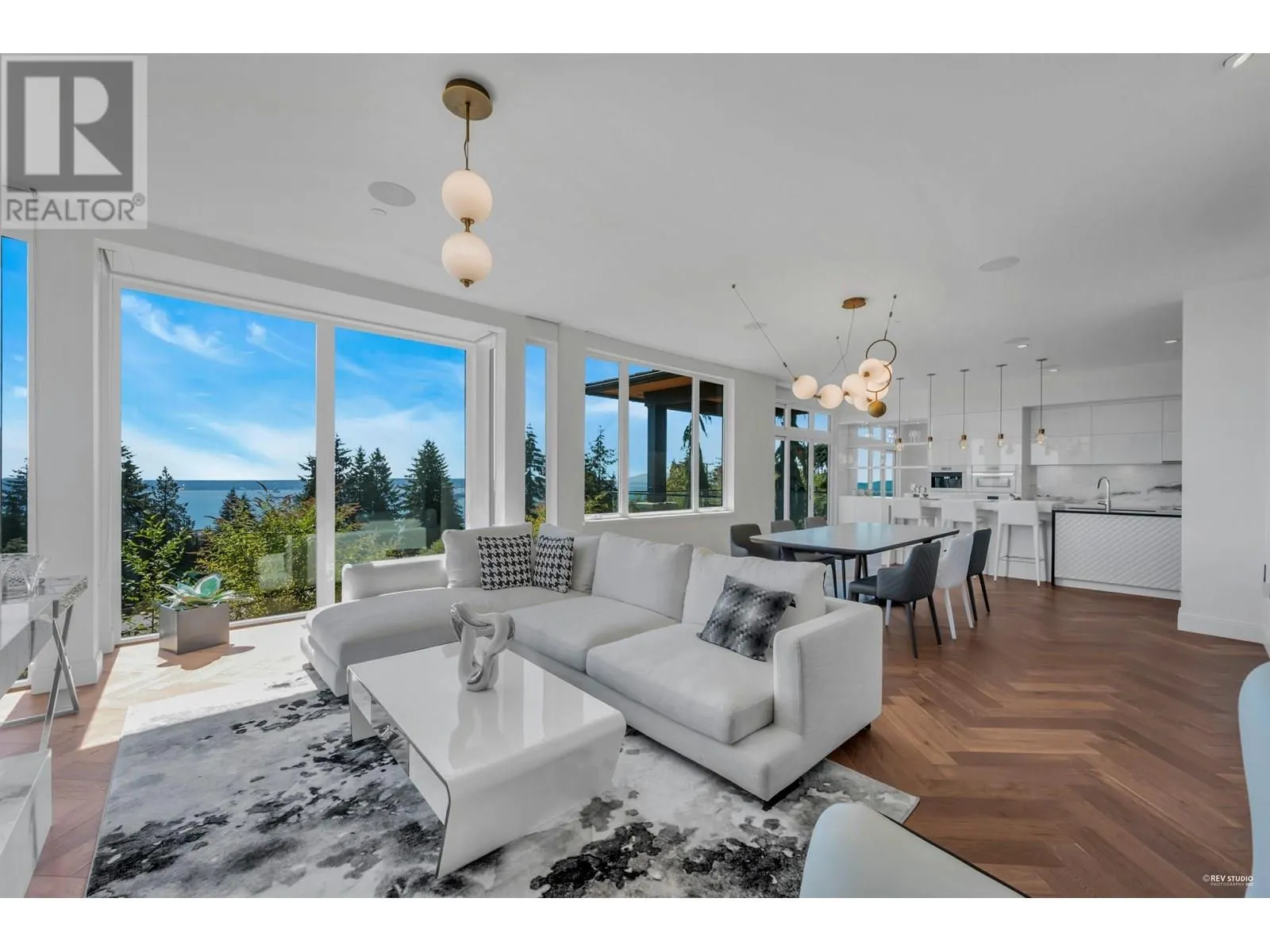2121 UNION COURT