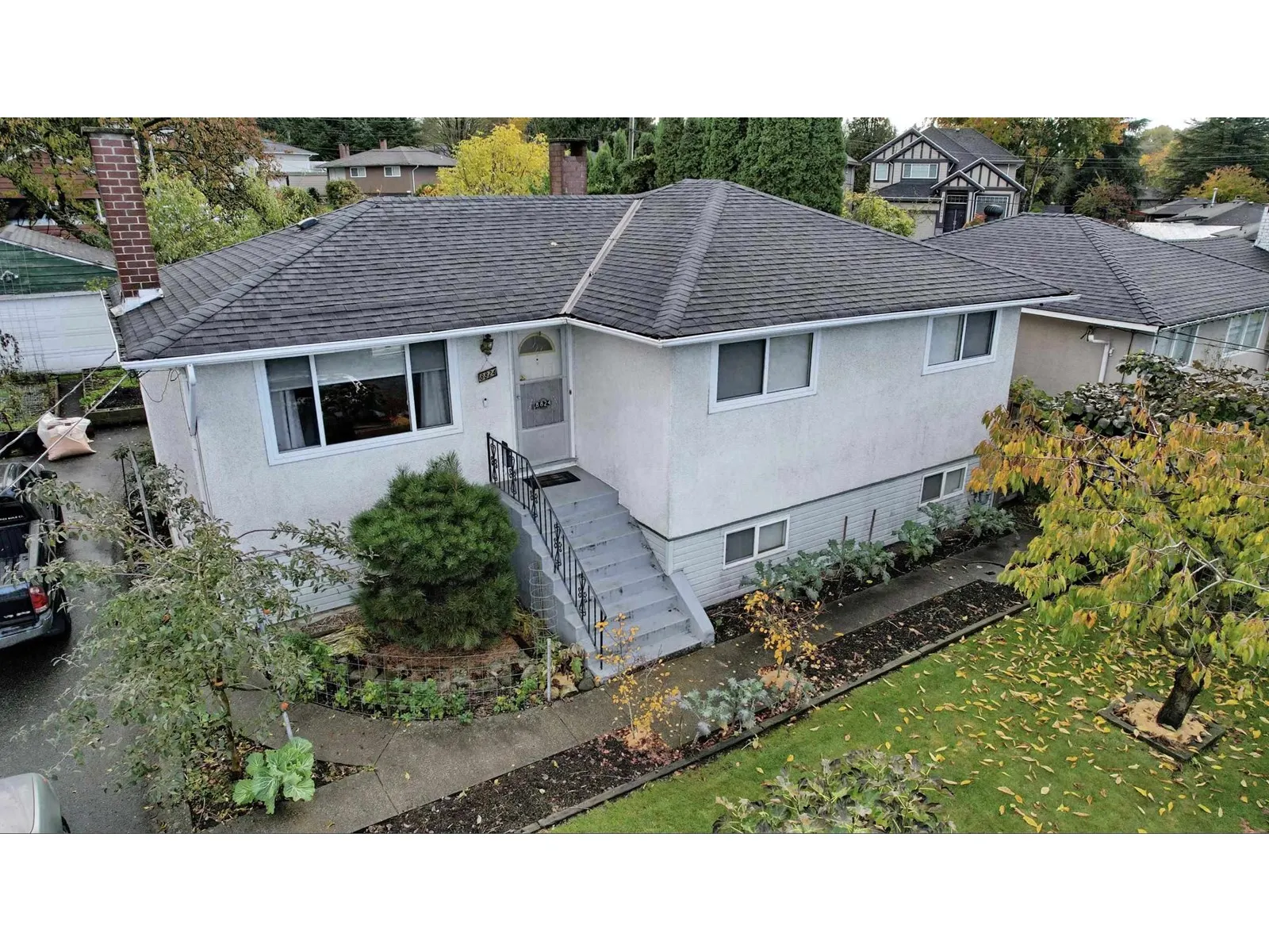 8824 RUSSELL DRIVE