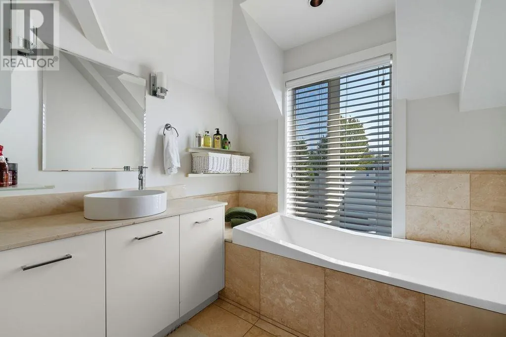 284 SANDRINGHAM CRESCENT