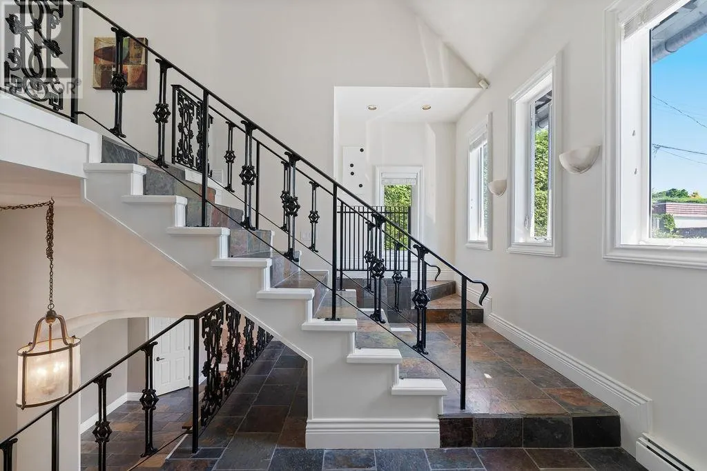 284 SANDRINGHAM CRESCENT