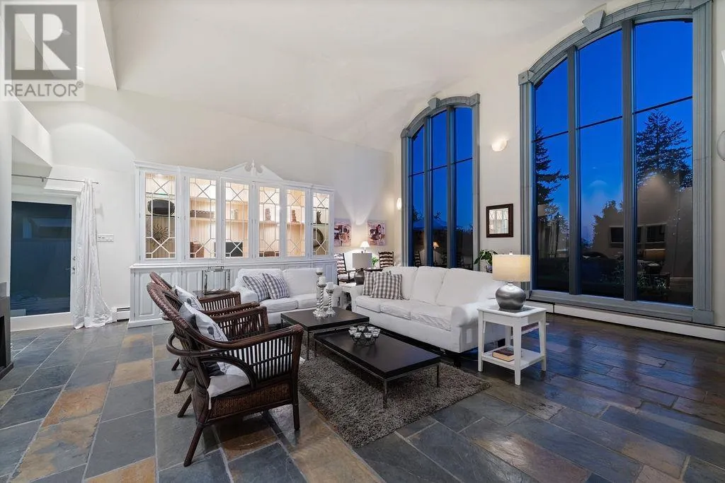 284 SANDRINGHAM CRESCENT