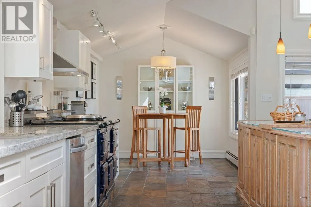 284 SANDRINGHAM CRESCENT