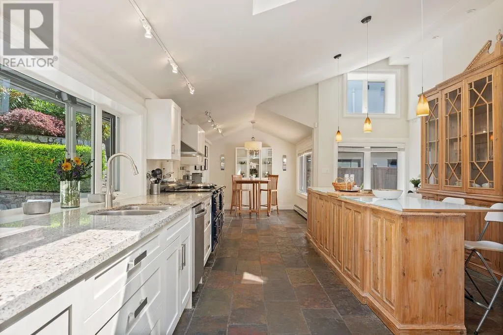 284 SANDRINGHAM CRESCENT