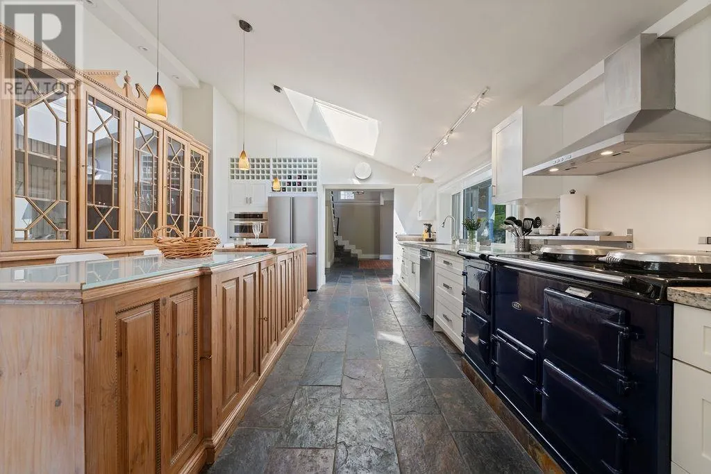 284 SANDRINGHAM CRESCENT