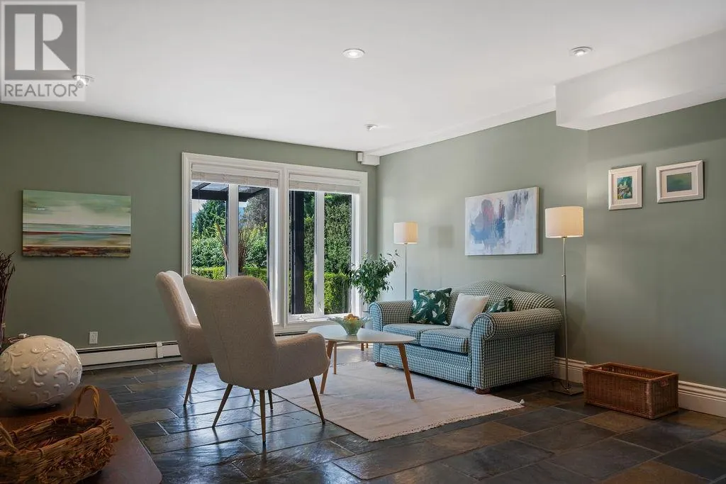 284 SANDRINGHAM CRESCENT