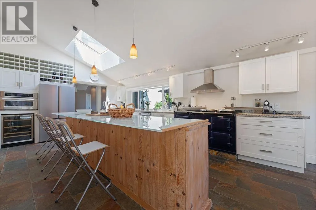 284 SANDRINGHAM CRESCENT