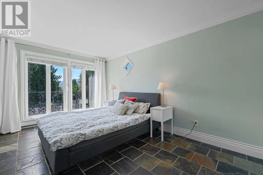 284 SANDRINGHAM CRESCENT