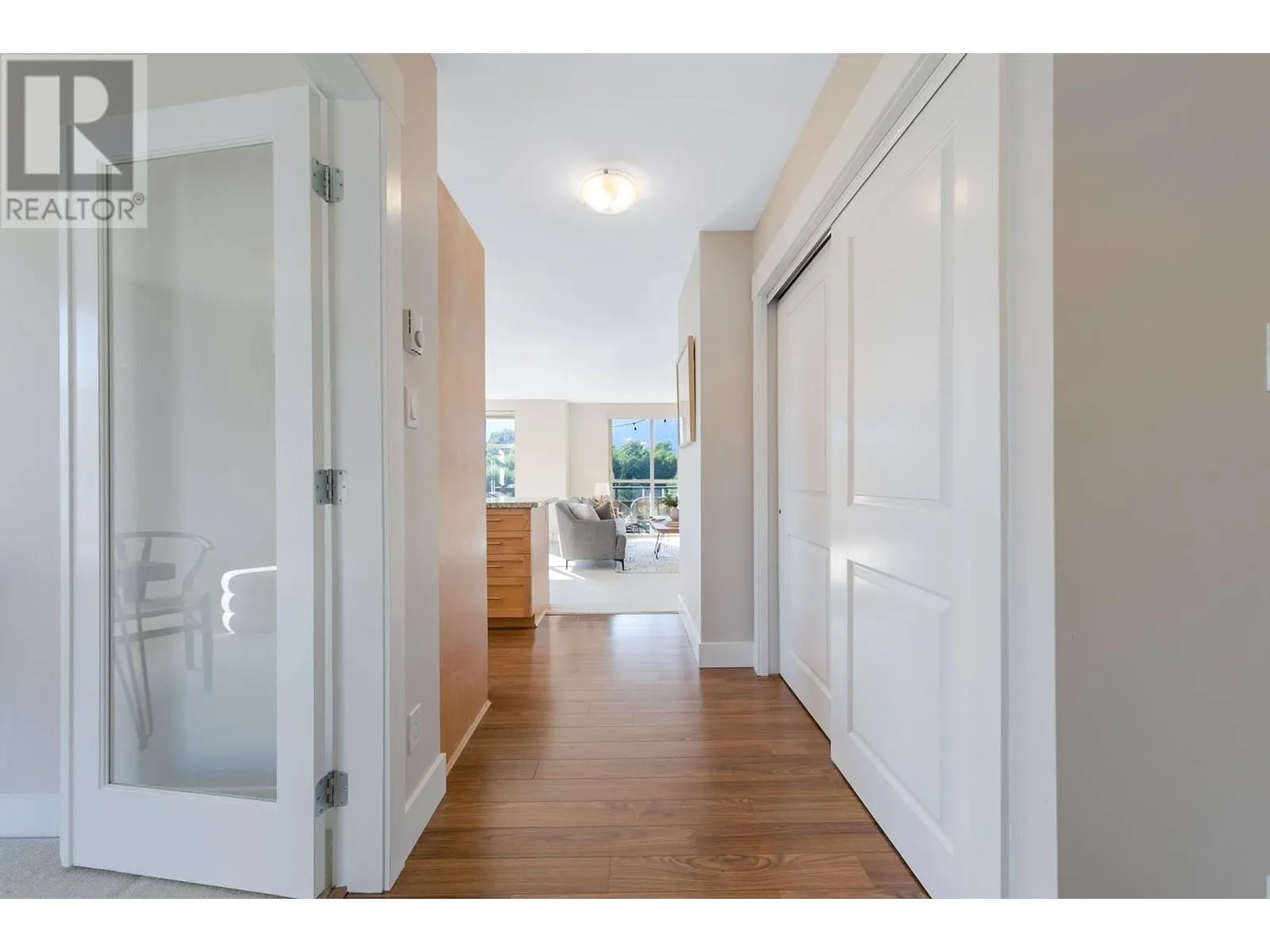 401 1211 VILLAGE GREEN WAY