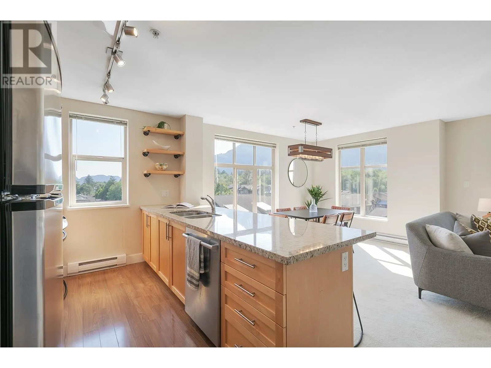401 1211 VILLAGE GREEN WAY