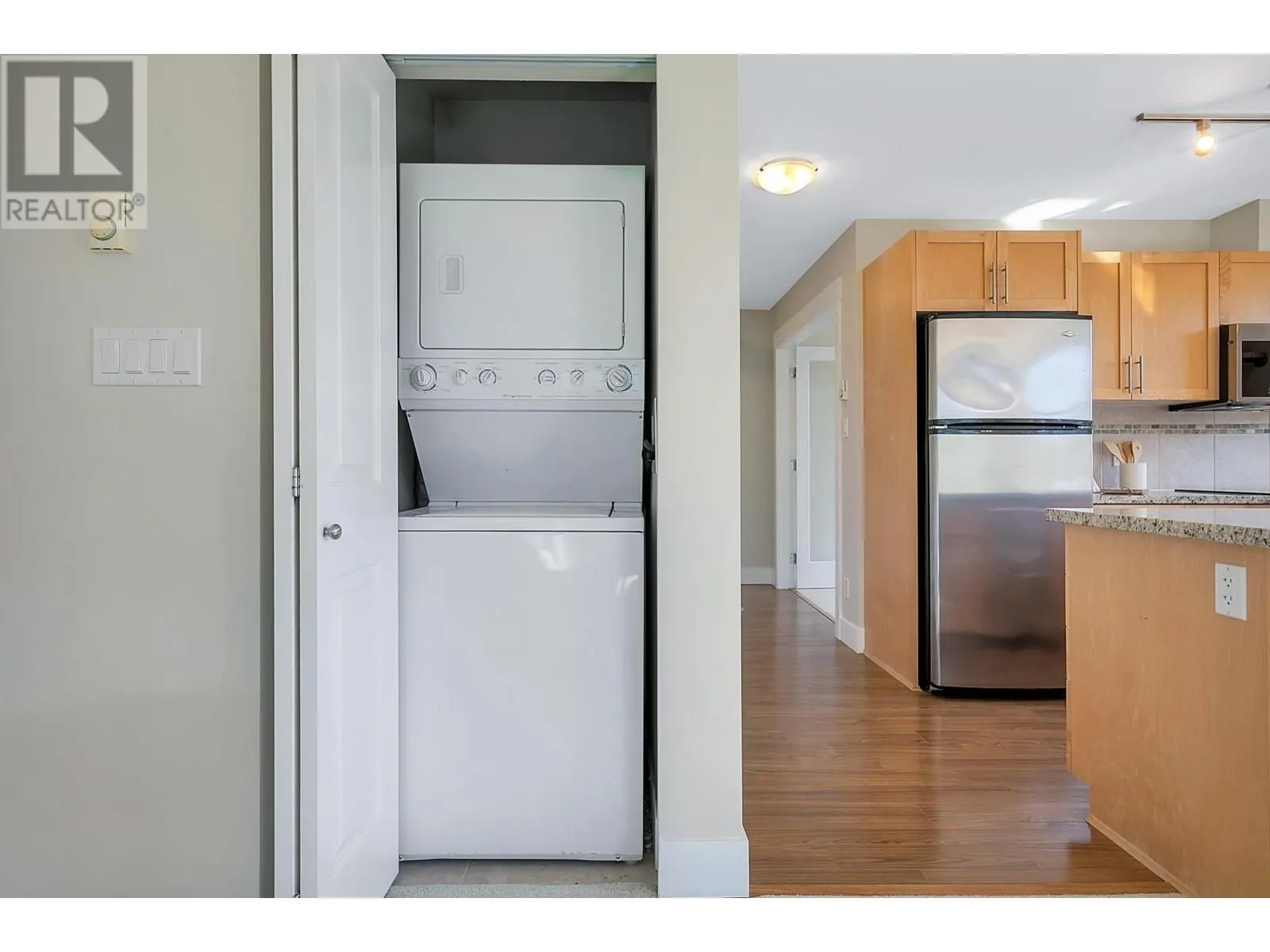 401 1211 VILLAGE GREEN WAY