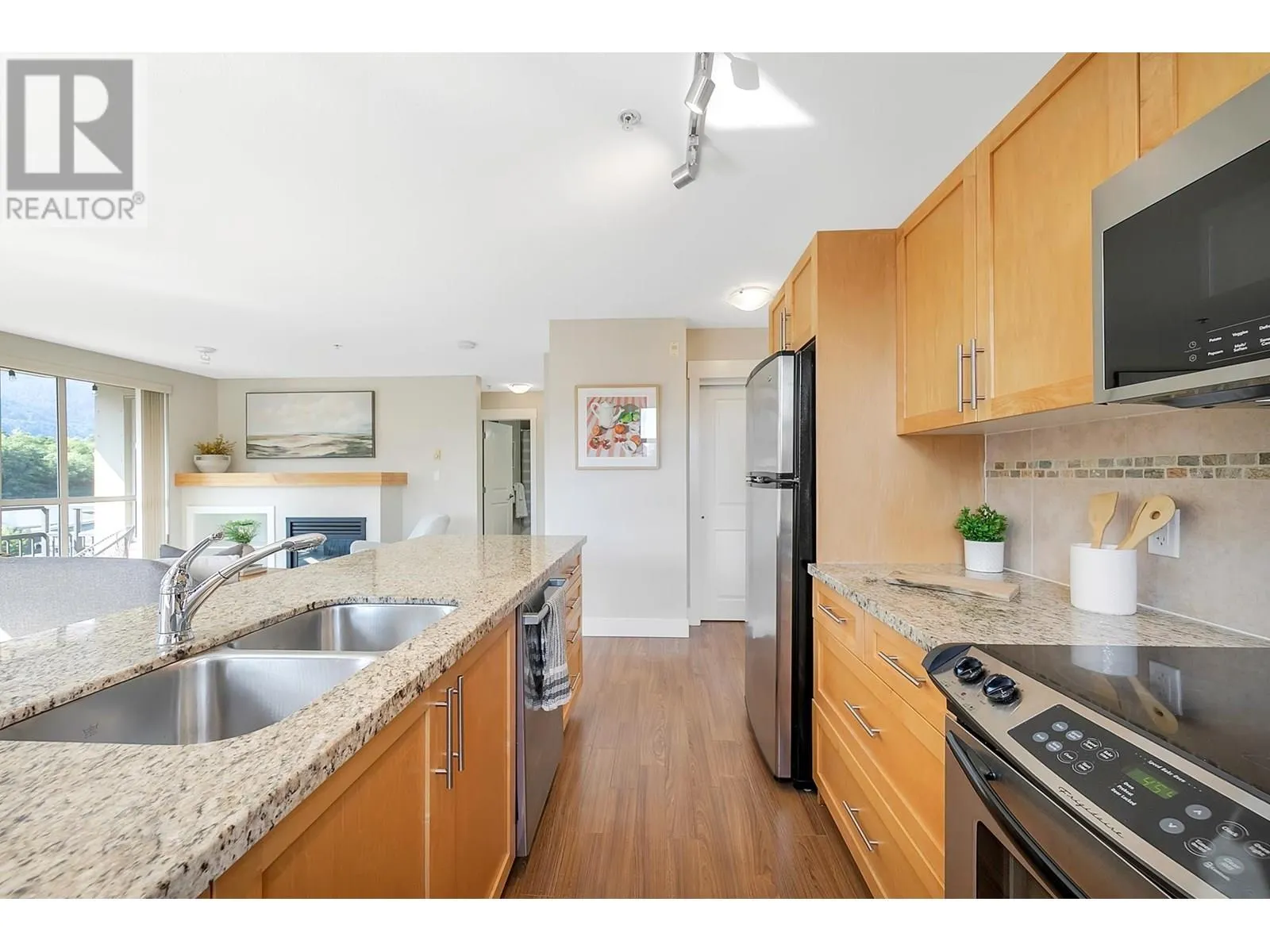 401 1211 VILLAGE GREEN WAY