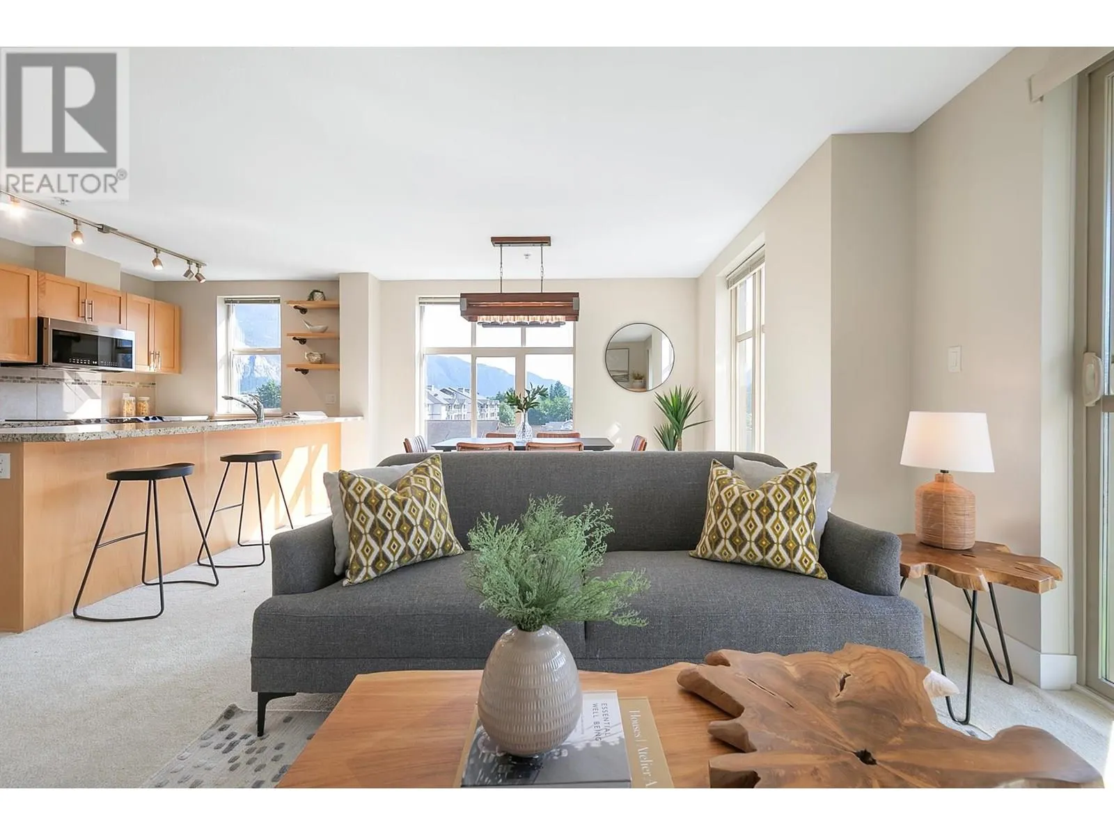 401 1211 VILLAGE GREEN WAY