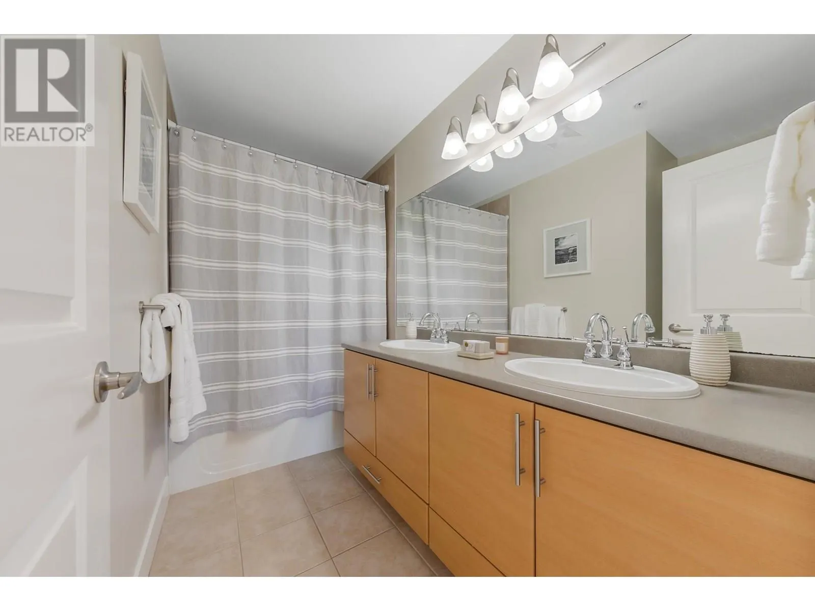 401 1211 VILLAGE GREEN WAY
