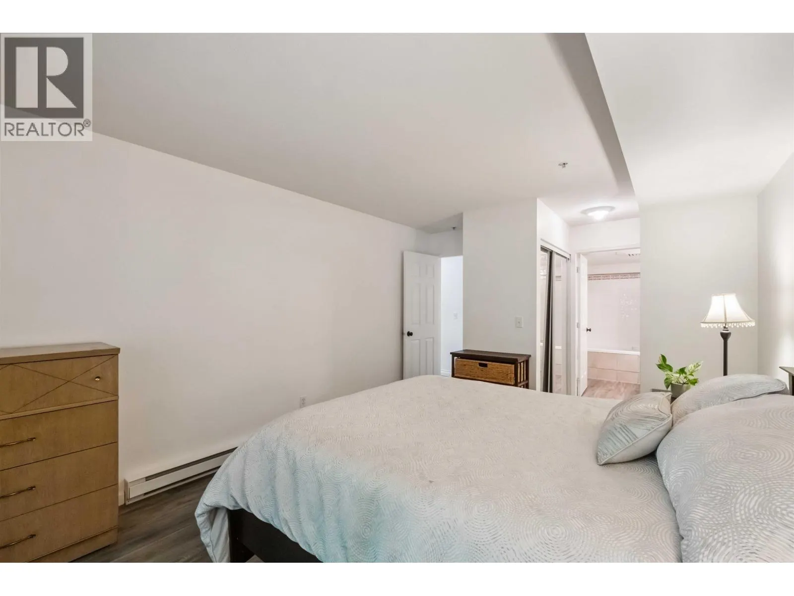 206 22233 RIVER ROAD