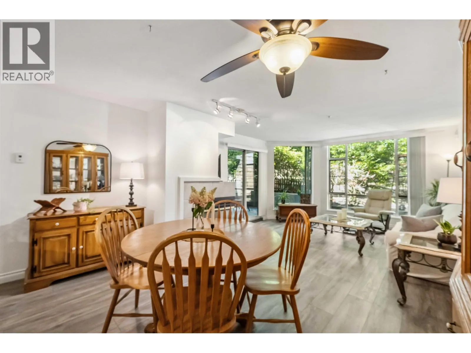 206 22233 RIVER ROAD