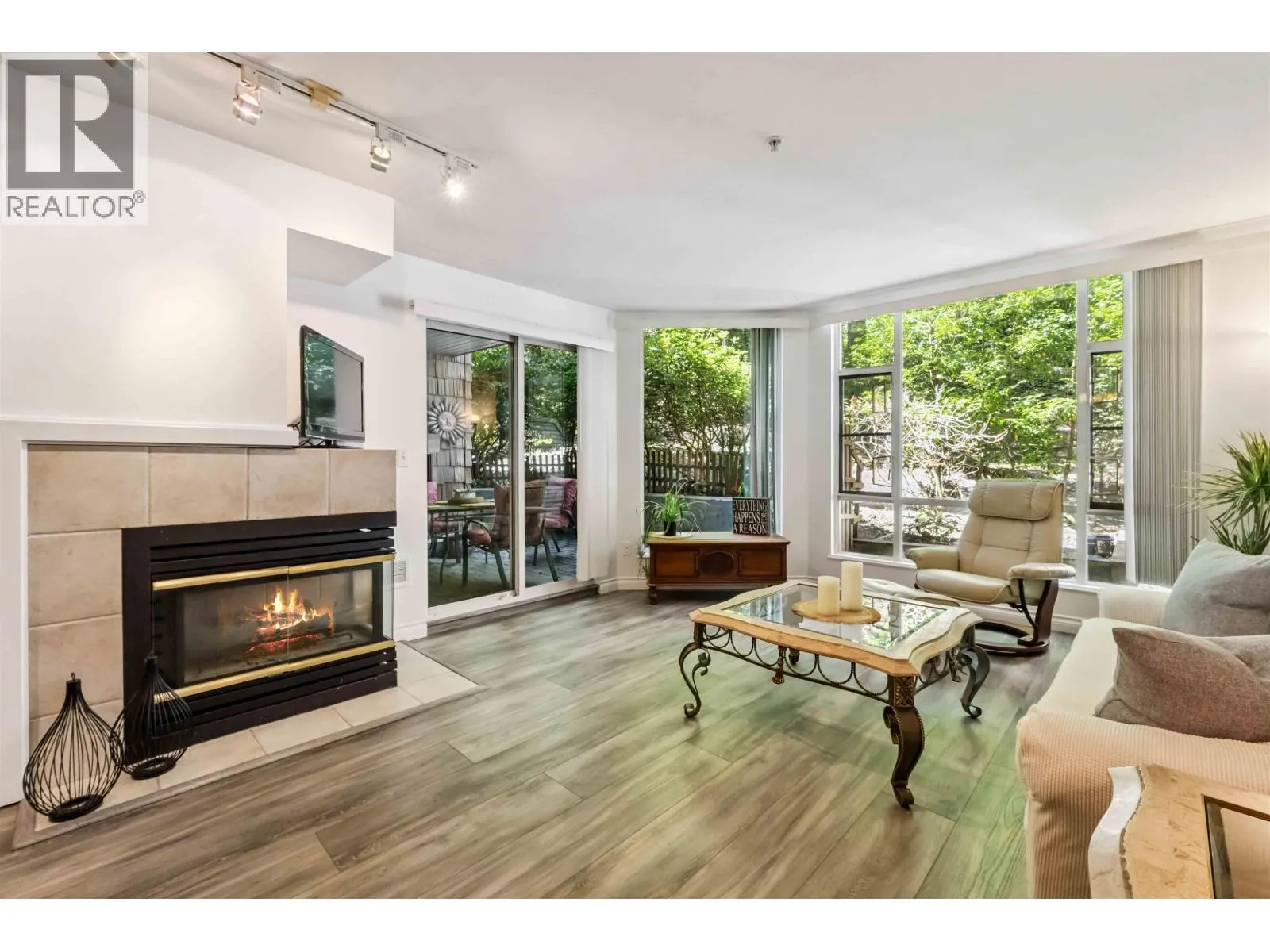 206 22233 RIVER ROAD
