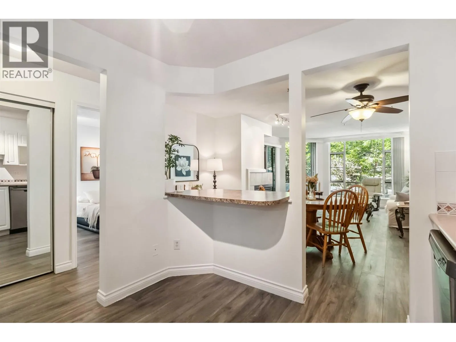 206 22233 RIVER ROAD