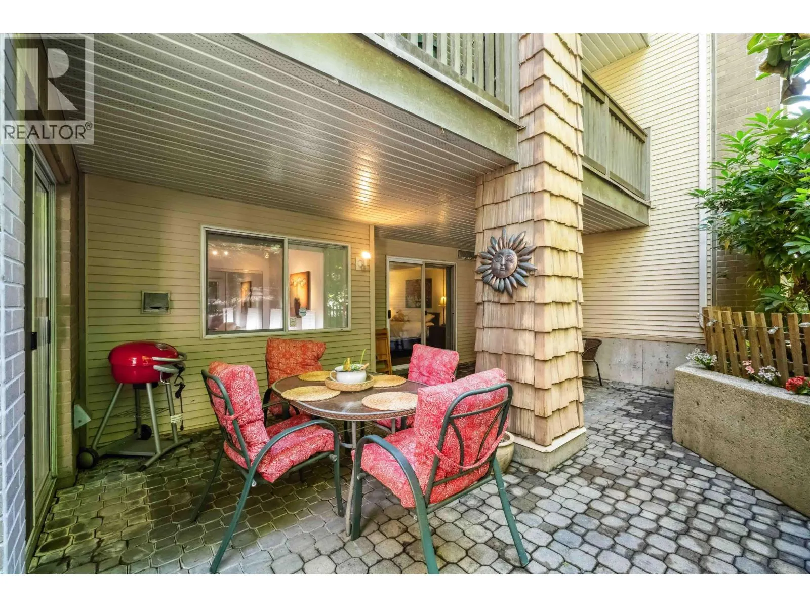 206 22233 RIVER ROAD