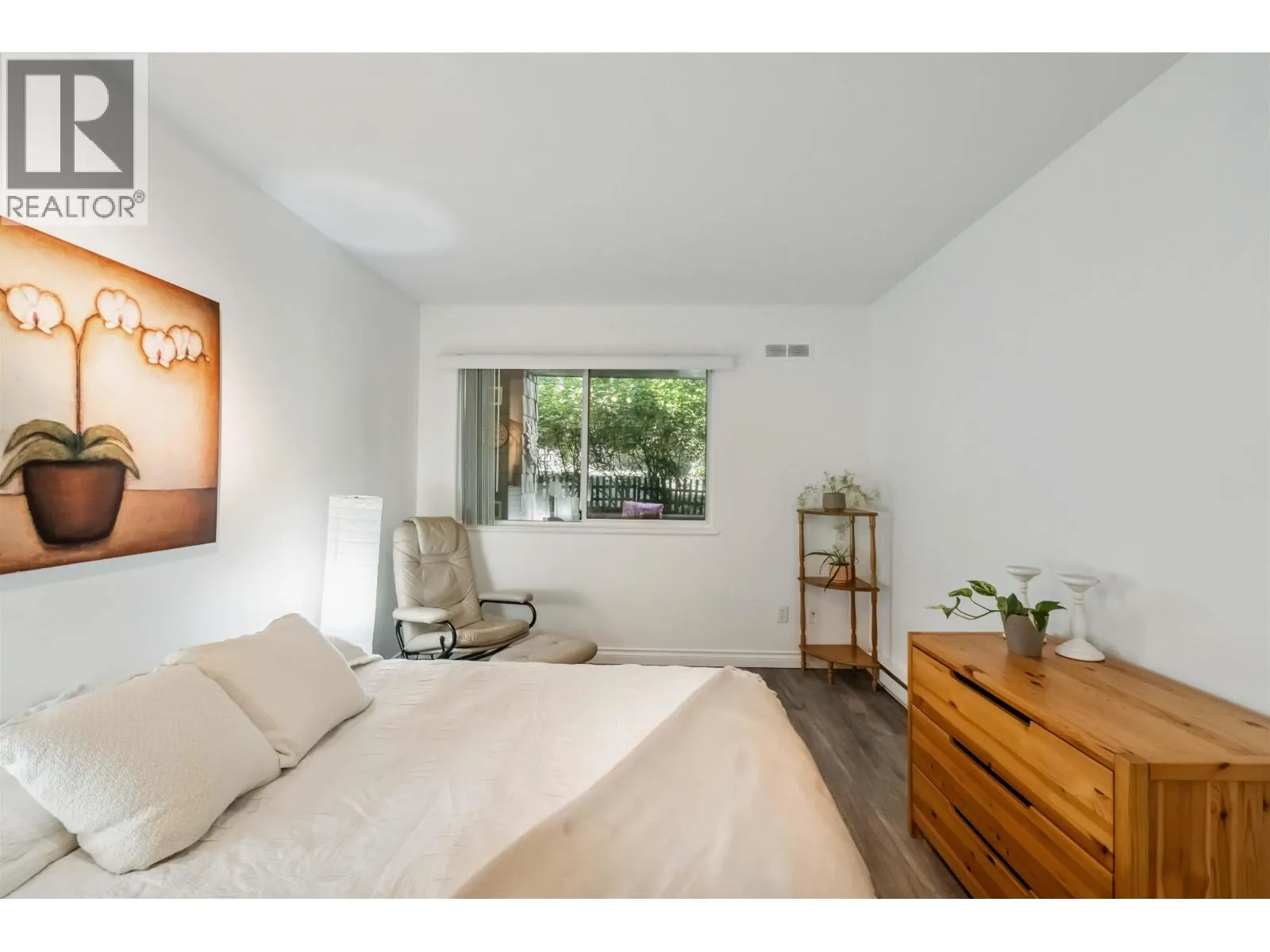 206 22233 RIVER ROAD