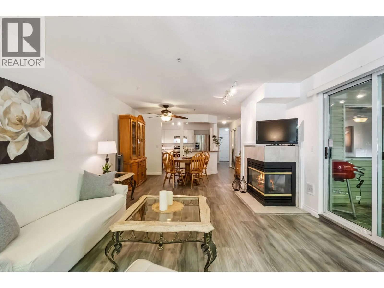 206 22233 RIVER ROAD
