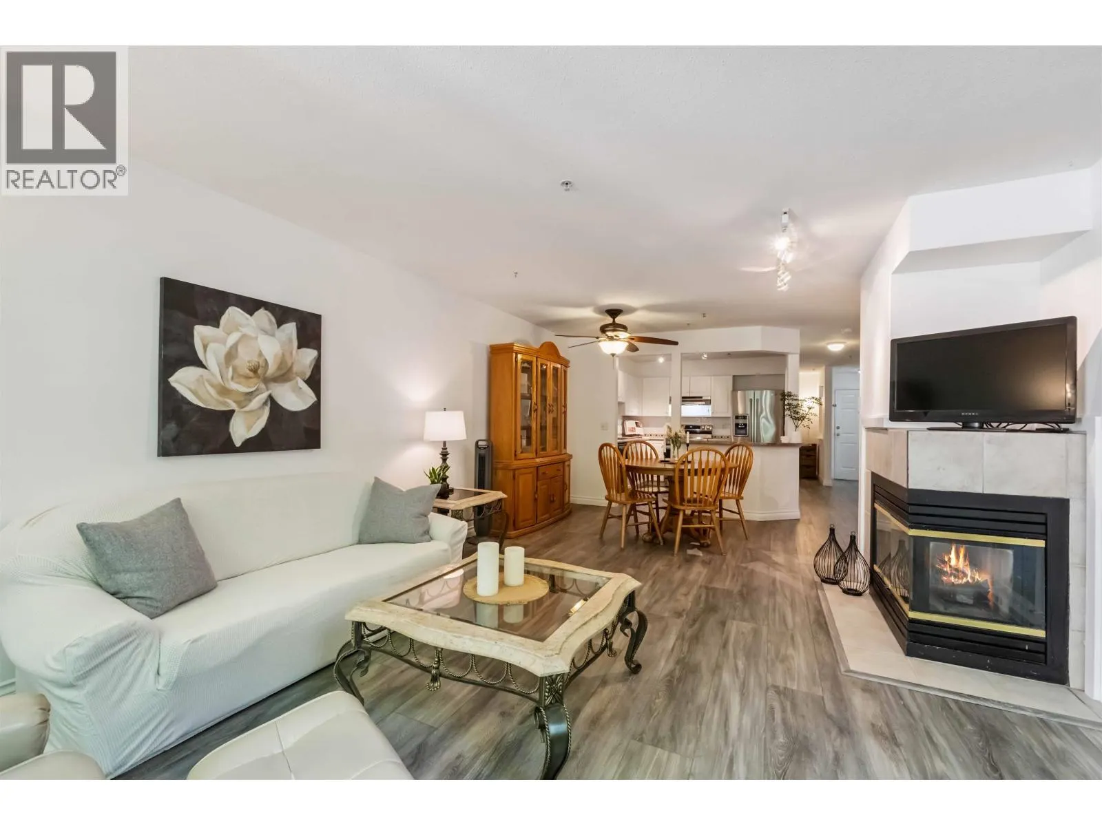 206 22233 RIVER ROAD