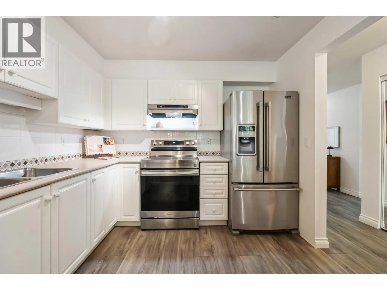 206 22233 RIVER ROAD